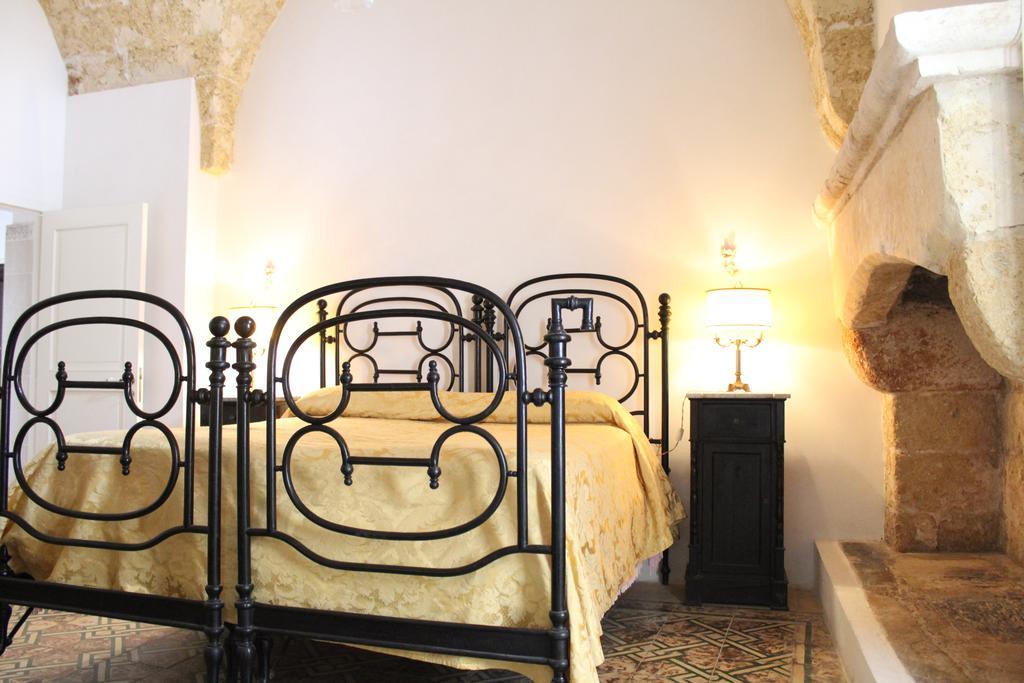 Palazzo Bitonti Bed and Breakfast Gagliano del Capo Buitenkant foto